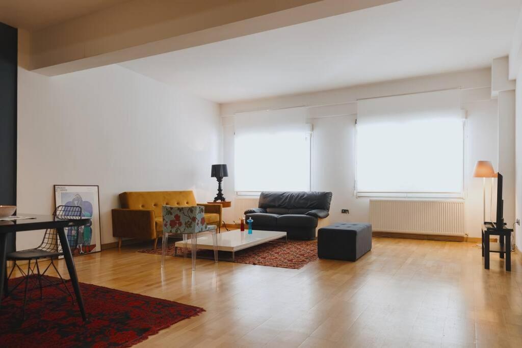קומוטיני Cosy & Spacious Central Apartment מראה חיצוני תמונה